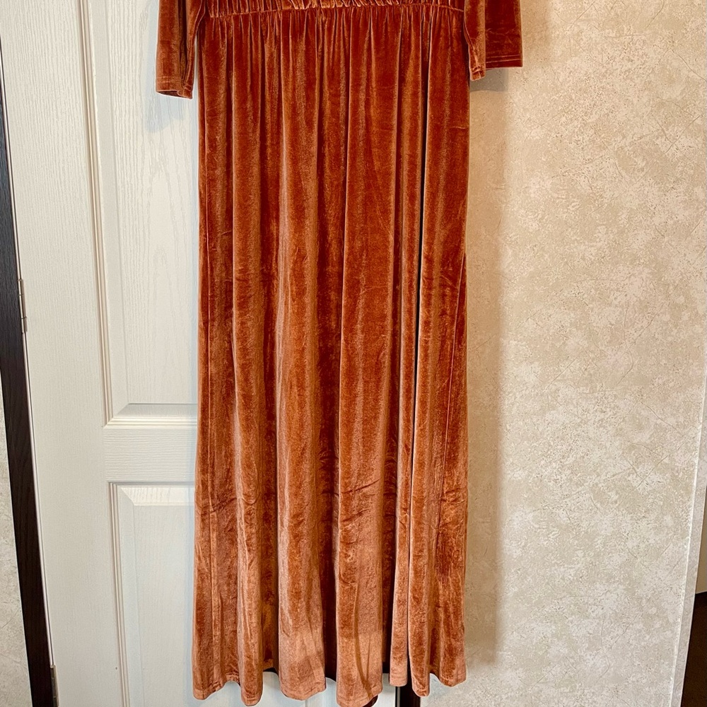 Baltic born Velvet dress - Picture 2 of 3